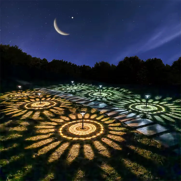 lampi solare led colorate luminand noaptea