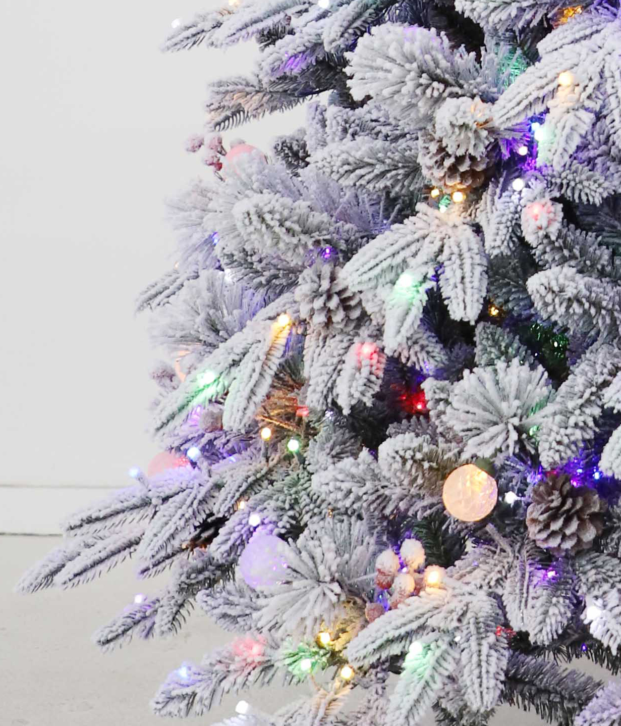 Brad Artificial de Craciun 150cm 3D Molid Royal Premium, Acoperit cu Zapada, 550 Led-uri, Aspect Realist - imagine 3