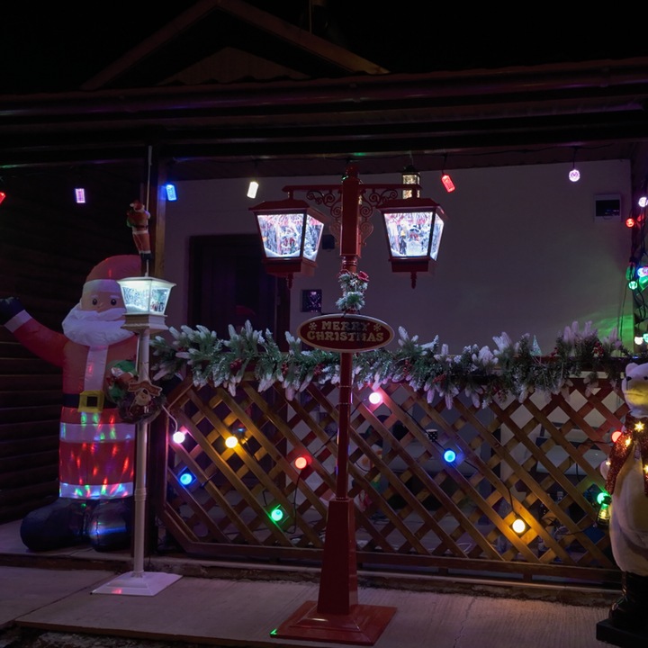 Felinar decorativ de Crăciun LED cu zăpadă în mișcare, Om de Zăpadă si Moș Crăciun 81x40x188 cm interior și exterior, Rosu - imagine 3